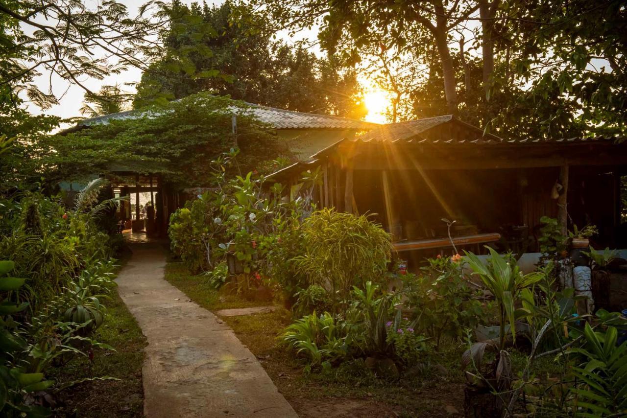Banana Sunset - Bar & Bungalows Koh Mak Exterior foto